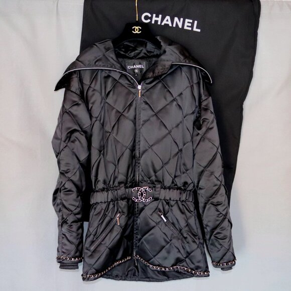 CHANEL 40 COCO BLACK NEIGE PUFFER COAT 31 RUE CAMBON METIERS D'ART 2019/20 - Picture 8 of 14
